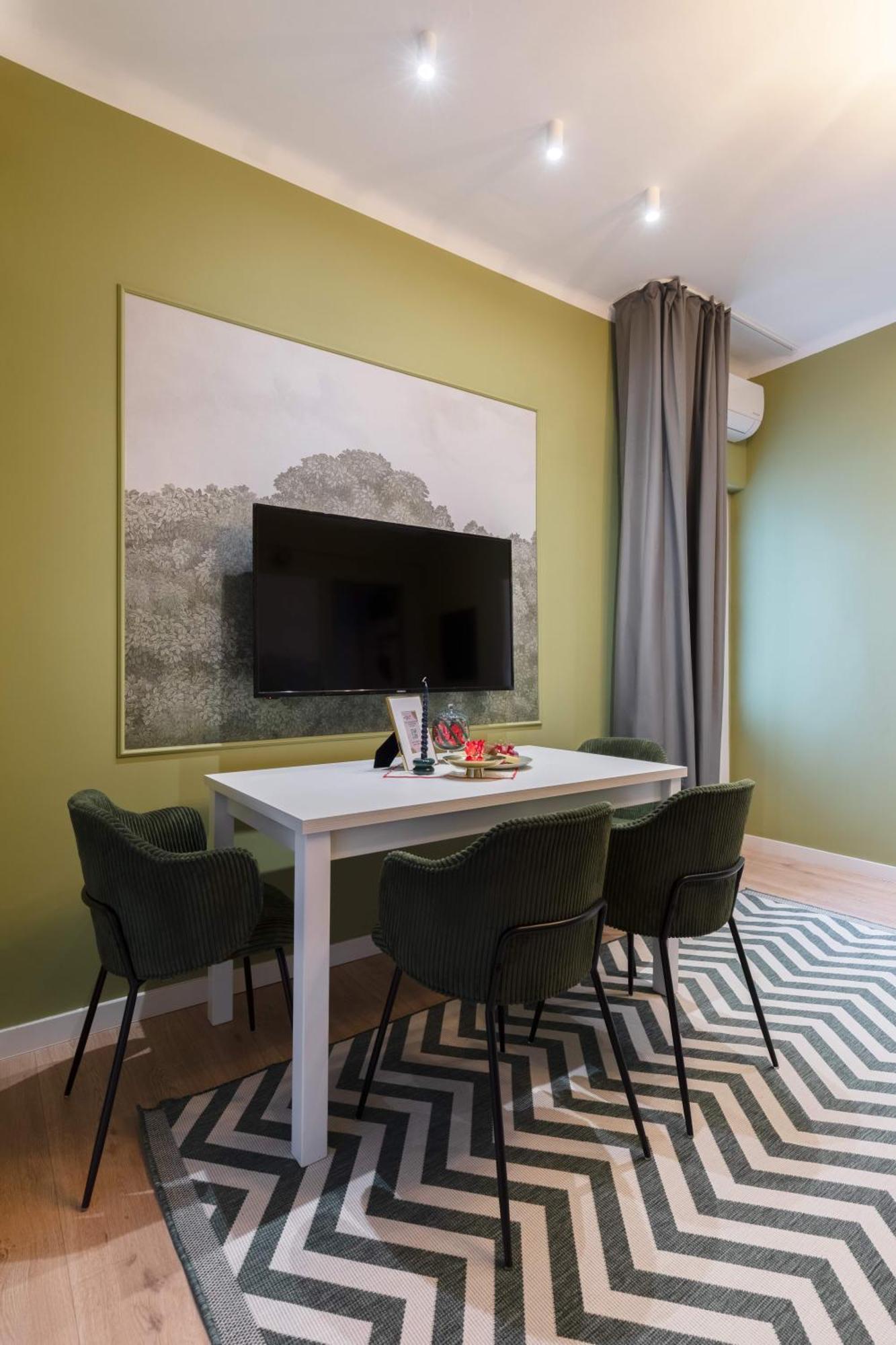 Holt - Out Of The Woods Apartment Bukares Bagian luar foto